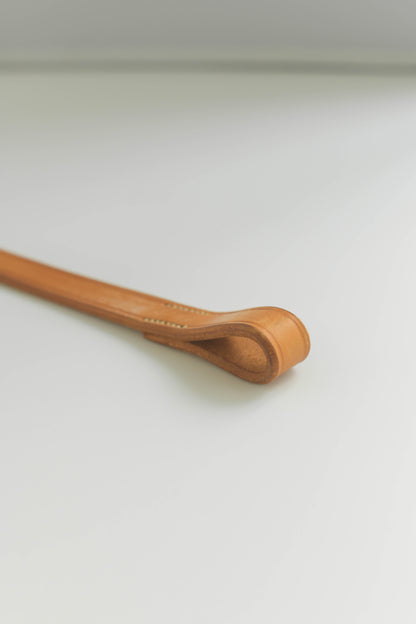 Closeup of the end of a brow band.